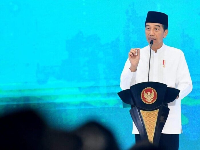 Wakil Ketua MPR Lestari Moerdijat dan Eddy Soeparno mengunjungi kediaman Presiden ke-7 RI, Joko Widodo, di Solo untuk menyerahkan undangan Sidang Tahunan MPR 15 Agustus 2025. Pertemuan berlangsung hangat tanpa agenda politik, hanya pesan kebangsaan.