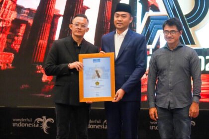 Kemenag terima penghargaan Popular Government Institutions 2025 sebagai pengakuan atas dedikasi programnya untuk kepentingan umat, bangsa, dan negara.