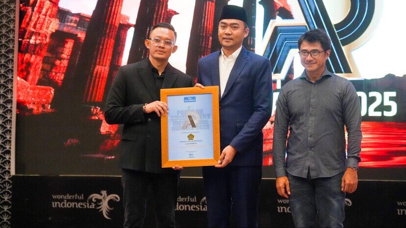 Kemenag terima penghargaan Popular Government Institutions 2025 sebagai pengakuan atas dedikasi programnya untuk kepentingan umat, bangsa, dan negara.