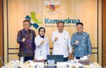 Menteri Koperasi dan UKM Budi Arie Setiadi bersama Kepala BPS Amalia Adininggar saat konferensi pers kerja sama data desa, Kamis (7/8/2025).