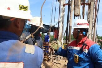 PEP Jambi Field sukses catat produksi 1.243 BOPD dari sumur PPS-020 di Puspa Asri, bukti komitmen Pertamina menjaga ketahanan energi nasional.