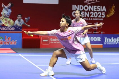 Empat wakil Indonesia tampil di semifinal Macau Open 2025 hari ini, Sabtu (2/8). Saksikan perjuangan mereka secara langsung melalui link live streaming di Vidio.