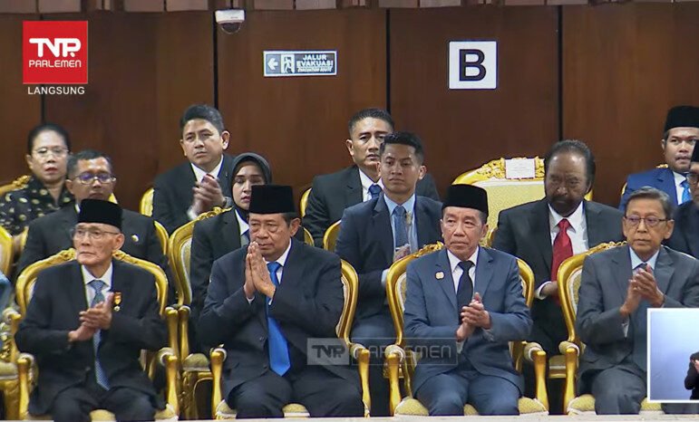 Momen Ketua MPR RI Ahmad Muzani membacakan nama-nama mantan presiden dan wakil presiden yang hadir di Sidang Tahunan MPR 2025, Jumat (15/8), memicu perhatian publik usai nama Megawati Soekarnoputri tidak disebutkan.