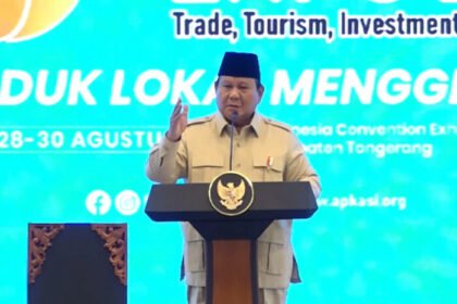 Presiden Prabowo Subianto tegaskan hapus bonus komisaris BUMN meski perusahaan rugi: 'Enak di lo, nggak enak di rakyat!'