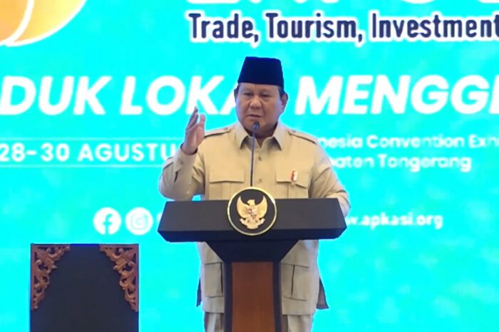 Presiden Prabowo Subianto tegaskan hapus bonus komisaris BUMN meski perusahaan rugi: 'Enak di lo, nggak enak di rakyat!'