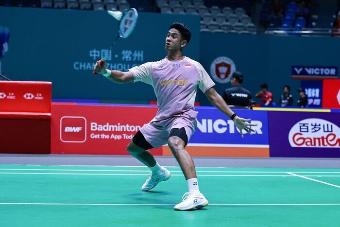 Alwi Farhan tampil impresif dan menumbangkan unggulan India, Lakshya Sen, untuk melangkah ke final Macau Open 2025.