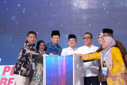 Presiden beri Kado HUT RI untuk guru non-ASN dan pendidik nonformal melalui program insentif, subsidi upah, dan beasiswa pendidikan.