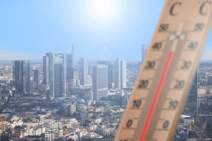 Panas ekstrem melanda Jepang dengan suhu tertinggi 41°C, memaksa warga beradaptasi demi menjaga kesehatan.