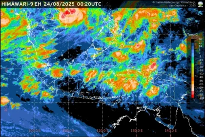 Prakiraan cuaca ibu kota provinsi se-Indonesia 24 Agustus 2025 dirilis BMKG. Simak detail kondisi hujan ringan, potensi petir, suhu maksimum, serta wilayah pesisir yang berisiko banjir rob.