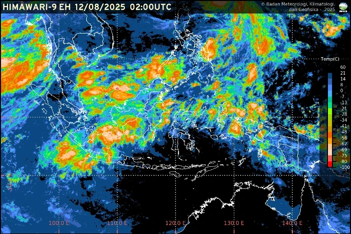 BMKG memprediksi hujan petir di Jakarta dan sejumlah kota besar, disertai ancaman banjir rob di pesisir utara Jawa pada 12 Agustus 2025.