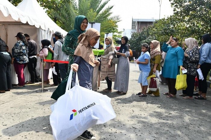 Berikan Seribu Seragam Sekolah untuk Anak-Anak, Pertamina Tebar Energi di Bulan Kemerdekaan 2 Berikan Seribu Seragam Sekolah untuk Anak-Anak, Pertamina Tebar Energi di Bulan Kemerdekaan