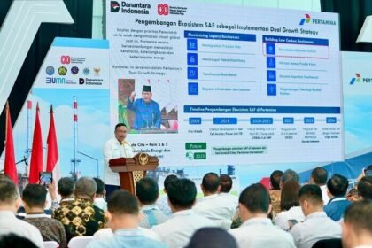 Pertamina resmi meluncurkan penerbangan perdana pesawat berbahan bakar berkelanjutan (SAF) dari minyak jelantah, mencatat sejarah baru energi hijau Indonesia.