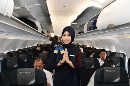 Pelita Air catat sejarah baru dengan penerbangan perdana menggunakan Pertamina SAF berbahan minyak jelantah dari Jakarta ke Bali.