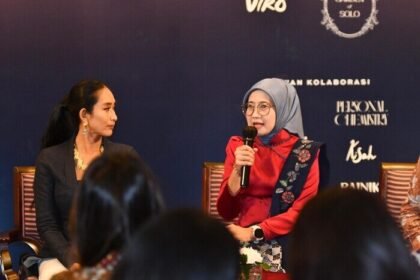 Direktur Keuangan PT Pertamina (Persero) sekaligus pembina komunitas PERTIWI (Perempuan Pertamina Tangguh Inspiratif Wibawa Independen) Emma Sri Martini menyampaikan komitmen tersebut diantaranya diwujudkan melalui komunitas PERTIWI