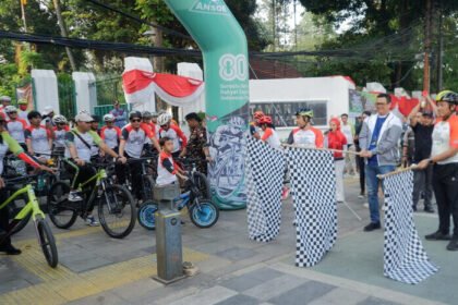 Gerakan Pemuda (GP) Ansor melepas 80 kontingen pesepeda roadbike dalam ajang Lintas Roda Merdeka yang menempuh jarak 80 kilometer dari Tugu Proklamasi, Jakarta, menuju Monumen Kebulatan Tekad, Rengasdengklok.
