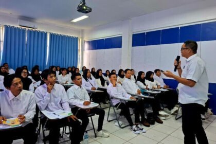 Calon Pekerja Migran Indonesia mengikuti pembekalan wawasan kebangsaan dari Densus 88 dan BP2MI di Jakarta sebagai upaya pencegahan radikalisme.