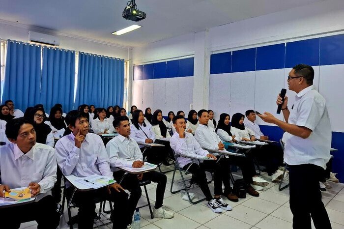 Calon Pekerja Migran Indonesia mengikuti pembekalan wawasan kebangsaan dari Densus 88 dan BP2MI di Jakarta sebagai upaya pencegahan radikalisme.