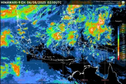 BMKG mengeluarkan peringatan cuaca Rabu ini, mayoritas wilayah Indonesia diprakirakan diguyur hujan. Simak rincian lengkap wilayah terdampak hujan ringan, petir hingga berawan di seluruh nusantara.
