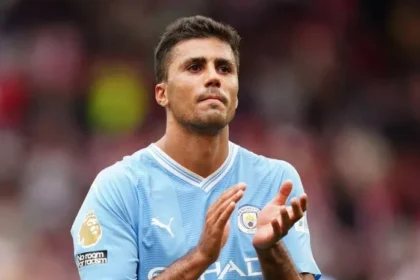 Rodri terus dikaitkan dengan Real Madrid, namun Manchester City ingin mempertahankannya lewat kontrak jangka panjang.