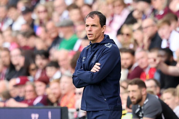 Le Bris tampil gemilang di musim debutnya bersama Sunderland dan sukses membawa klub promosi ke Premier League.