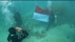 TNI AL Kibarkan Merah Putih dari Dasar Laut Pulau Sangiang Rayakan HUT ke-80 RI