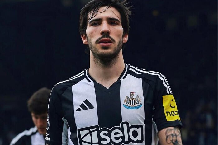 Juventus memanfaatkan peluang bursa transfer dengan menawarkan Dusan Vlahovic ke Newcastle demi membuka jalan merekrut Sandro Tonali.