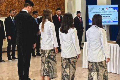 Empat pemain diaspora resmi menjadi WNI di KBRI Den Haag, Belanda, untuk memperkuat Timnas Indonesia putra dan putri.