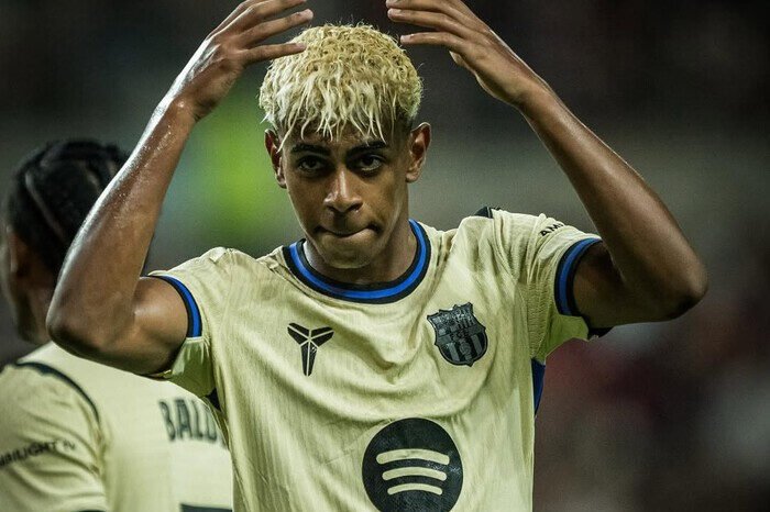 Lamine Yamal tampil memikat dengan dua gol dan satu assist saat Barcelona mencetak kemenangan 7-3 atas FC Seoul dalam laga pramusim Asia 2025.