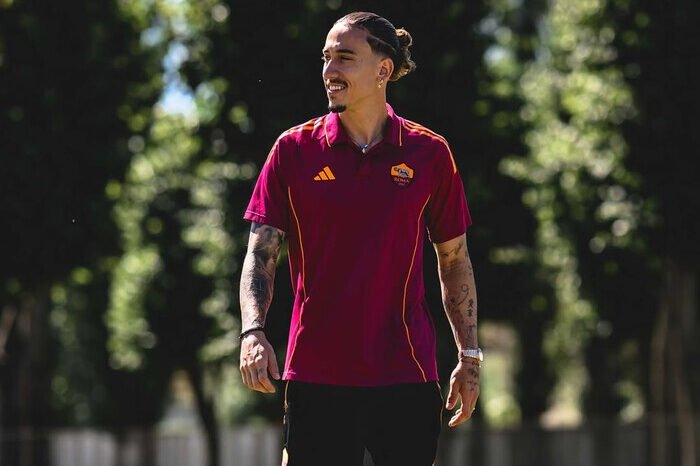 Kostas Tsimikas resmi berseragam AS Roma dengan status pinjaman dari Liverpool untuk musim ini.