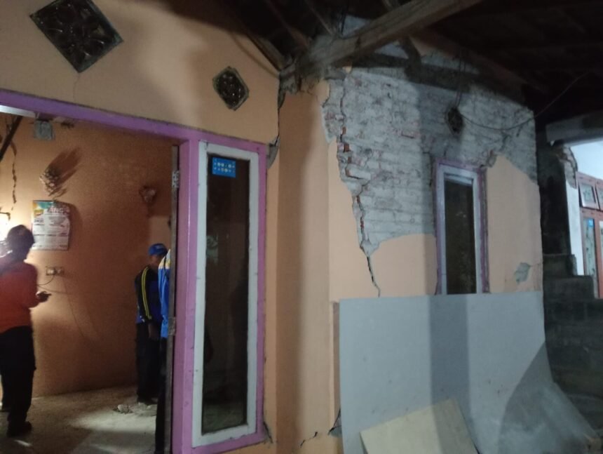 BNPB Catat Longsor di Demak dan Gempa Banyuwangi, Satu Korban Meninggal, Puluhan Rumah Rusak