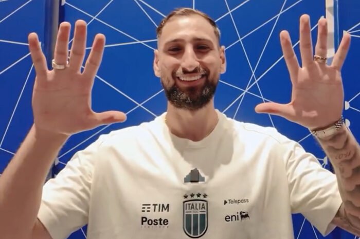 Gianluigi Donnarumma resmi bergabung dengan Manchester City, siap mengawal gawang The Citizens hingga 2030. (Sumber: Manchester City FC)