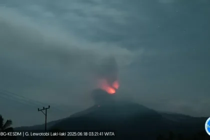 Erupsi Beruntun Gunung Lewotobi Laki-Laki, 8 Kali Letusan Sejak Dini Hari