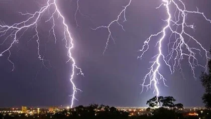 Hujan Guyur Jabodetabek Hari Ini, Waspada Potensi Petir di Siang dan Malam