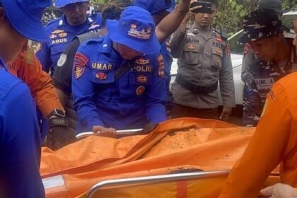 Tragedi Helikopter Jatuh di Kalsel, Korban Sempat Kirim SMS ke Keluarga, Tim SAR Evakuasi 8 Jasad