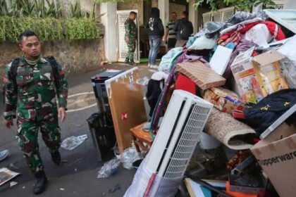 Sri Mulyani Minta Maaf dan Ucapkan Terima Kasih ke Netizen hingga Guru Usai Insiden Penjarahan 10 Sri Mulyani minta maaf dan ucapkan terima kasih kepada masyarakat usai rumahnya dijarah massa, tegaskan komitmen jaga demokrasi dan amanah negara.