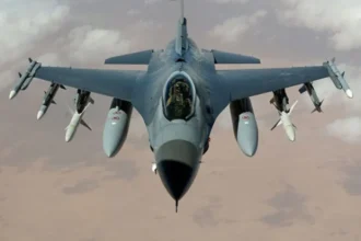 Tegang! Jet Tempur F-16 Venezuela Tantang Kapal Perang AS di Laut Karibia