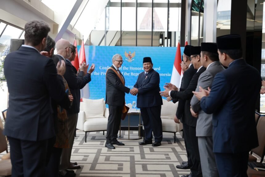 Presiden Prabowo Berikan Bintang Jasa Utama ke Bill Gates: Bantuannya untuk Indonesia Luar Biasa