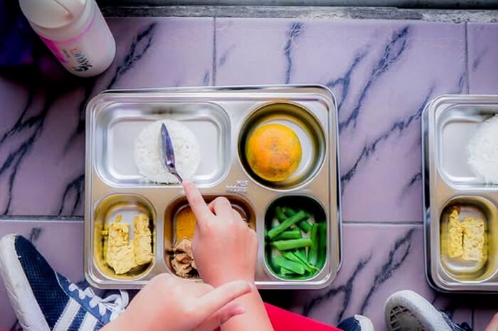 Program Makan Bergizi Gratis (MBG) resmi diluncurkan perdana di Pasaman Barat, menyasar ribuan siswa dari TK hingga SMP.