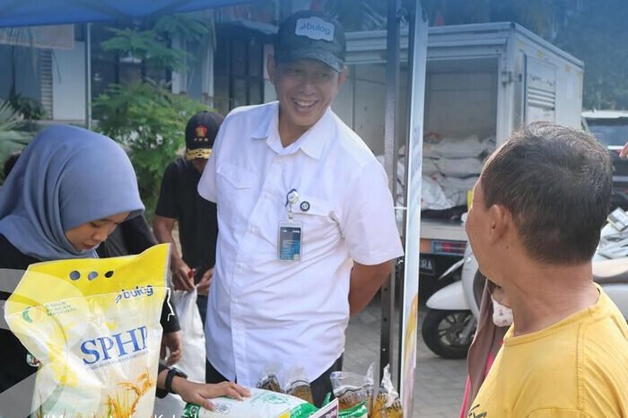 Direktur Utama Perum Bulog, Ahmad Rizal Ramdhani, mengungkapkan Penyaluran beras SPHP sudah tembus 22 persen dari target 1,5 juta ton tahun 2025.
