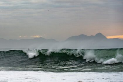 BMKG imbau warga Banten waspada hujan lebat, angin kencang, dan gelombang tinggi pada 19–20 September 2025.