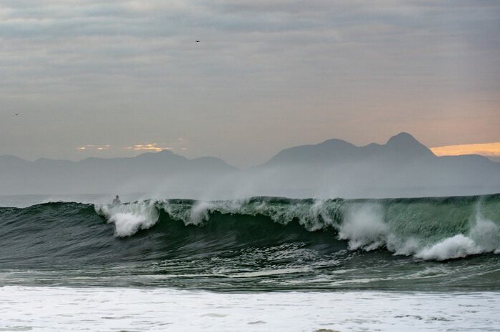 BMKG imbau warga Banten waspada hujan lebat, angin kencang, dan gelombang tinggi pada 19–20 September 2025.
