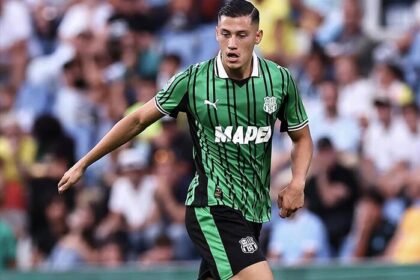 Jay Idzes siap jalani ujian berat saat memimpin pertahanan Sassuolo menghadapi Inter Milan di San Siro.