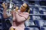 Aryna Sabalenka rayakan gelar US Open 2025, menorehkan sejarah sebagai petenis wanita pertama sejak 2014 yang mempertahankan gelar secara beruntun.