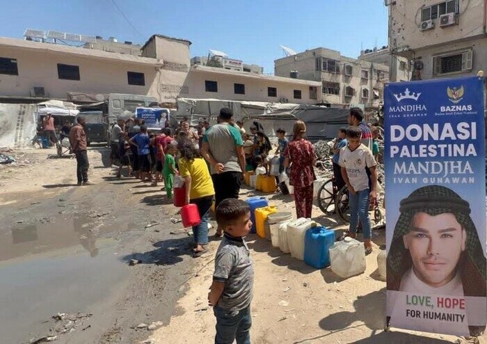 Bersama Ivan Gunawan, BAZNAS RI Kembali Salurkan Bantuan Air Bersih 45.000 Liter bagi Warga Palestina 2 Bersama Ivan Gunawan, BAZNAS RI Kembali Salurkan Bantuan Air Bersih 45.000 Liter bagi Warga Palestina