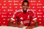 Alexander Isak resmi diperkenalkan sebagai penyerang anyar Liverpool dengan nomor punggung sembilan, menggantikan Darwin Núñez.