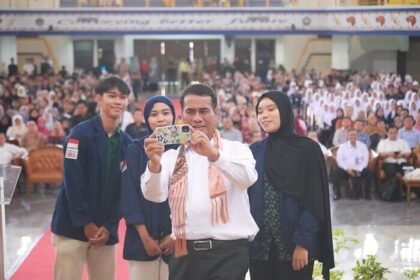 Mentan Andi Amran Sulaiman memotivasi ribuan mahasiswa Universitas Bengkulu dengan pesan berani bermimpi besar demi wujudkan Indonesia Emas.