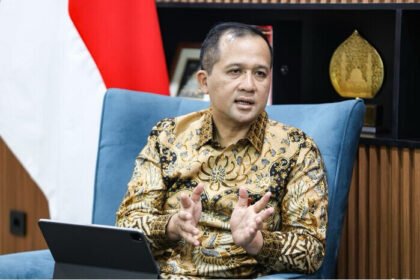 Menteri Transmigrasi Iftitah Sulaiman Suryanagara mendorong pertumbuhan ekonomi melalui program transmigrasi lokal di 154 kawasan di Indonesia.