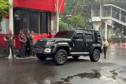 KPK kembali menyita dua mobil mewah milik mantan Wamenaker Immanuel Ebenezer dalam kasus dugaan pemerasan sertifikasi K3.