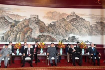 Presiden Prabowo Subianto menghadiri undangan Xi Jinping di Beijing dengan membawa pesan stabilitas dalam negeri. Kehadiran ini menegaskan ketahanan Indonesia secara sosial, ekonomi, dan diplomasi internasional.