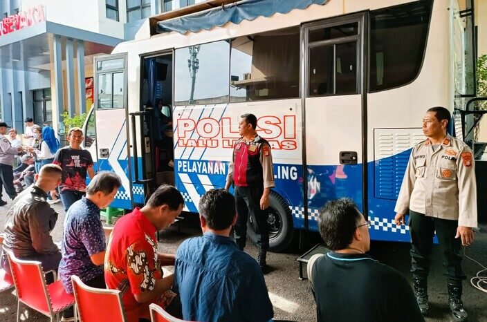 Jadwal dan lokasi SIM Keliling Jakarta hari ini, Selasa 30 September 2025, tersedia di lima wilayah kota. Layanan dibuka pukul 08.00–14.00 WIB.